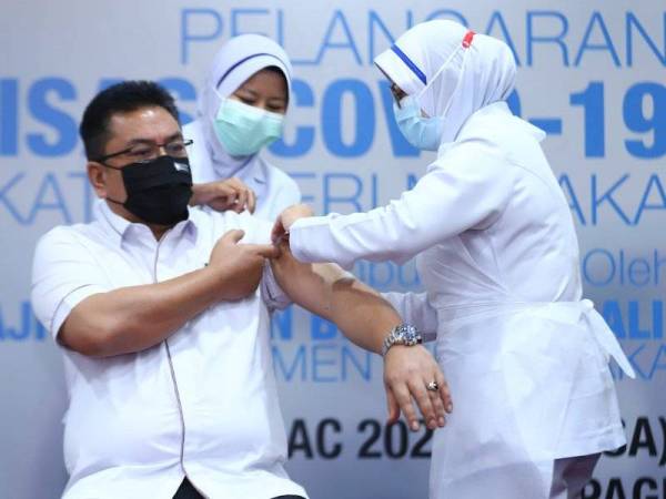 Ketua Menteri Melaka yakin vaksin Covid-19 selamat