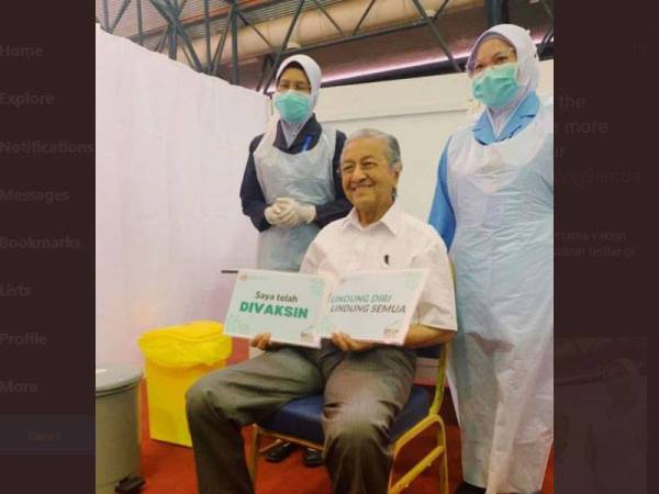 Dr Mahathir penerima vaksin Covid-19 tertua di Malaysia