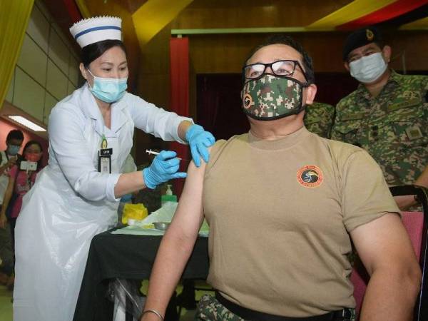 3,510 tentera di Sarawak terima dos pertama vaksin Covid-19
