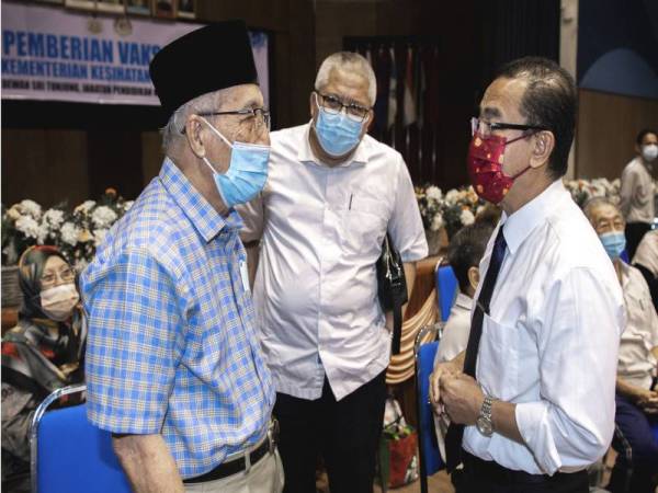 Mufti Kelantan nasihat warga emas jangan risau terima vaksin