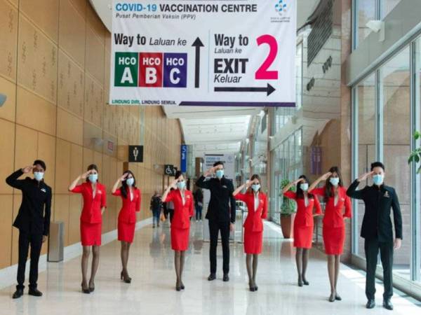 Sukarelawan AirAsia layan penerima vaksin bak penumpang pesawat