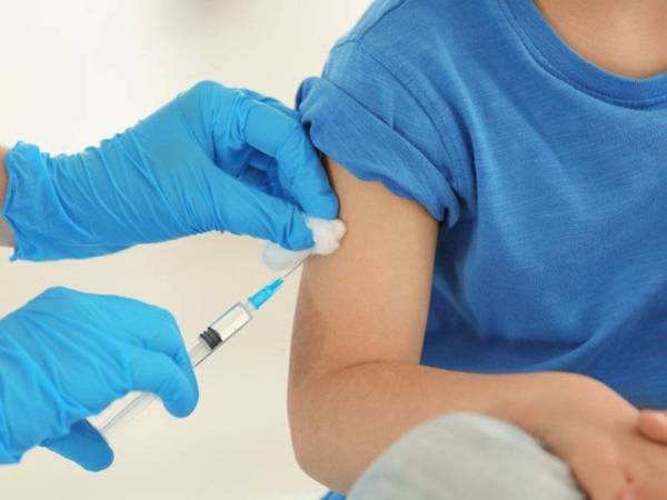 Pemberian vaksin kepada kanak-kanak, remaja mulai September