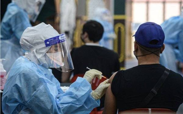 64.9 peratus rakyat Malaysia terima dos pertama vaksin