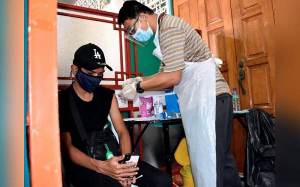 Lebih separuh populasi di Malaysia terima dos lengkap vaksin Covid-19