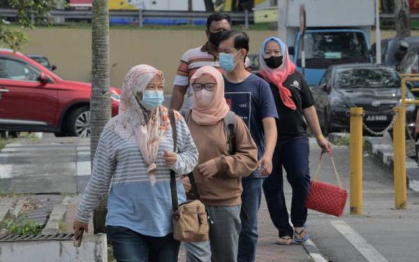 Kelonggaran SOP: Rakyat pilih kekal pakai pelitup muka