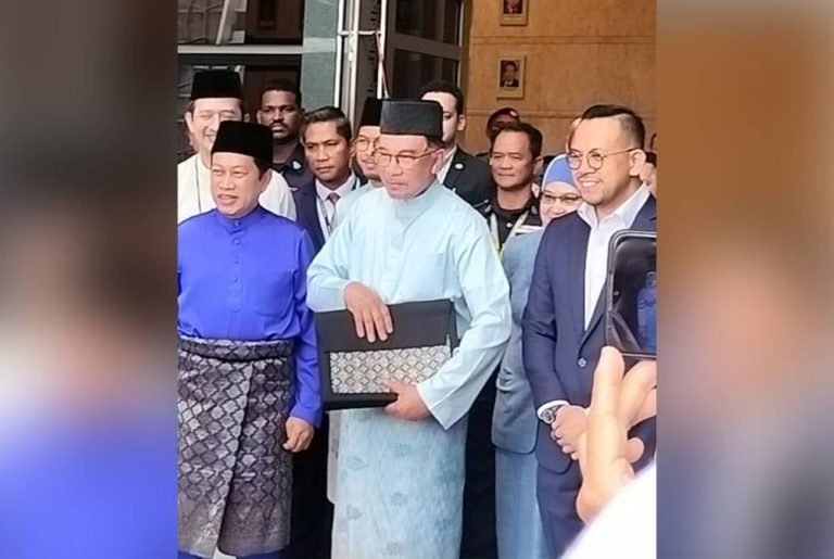 [VIDEO] Belanjawan 2023: Anwar menuju ke Parlimen