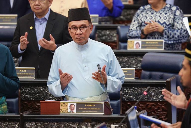Anwar ‘petik’ enam surah dalam pembentangan Belanjawan 2023